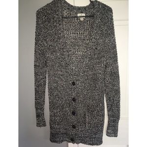 AMERICAN EAGLE BLACK AND WHITE MARL LONG SWEATER